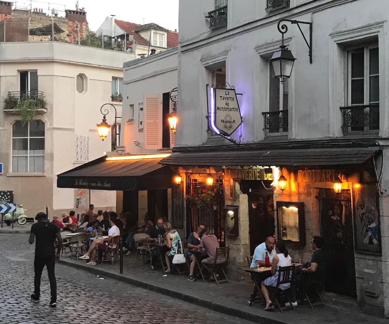Montmartre café