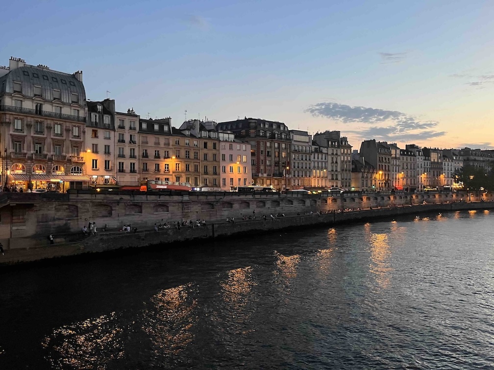 Houses along the Seine, Monnaie district
