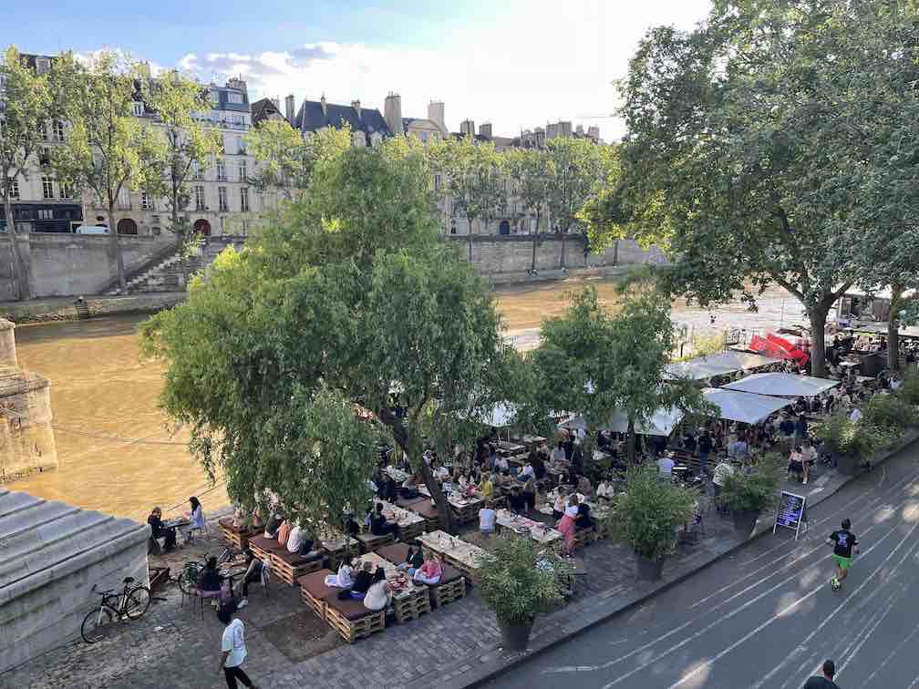 Popup on the Seine