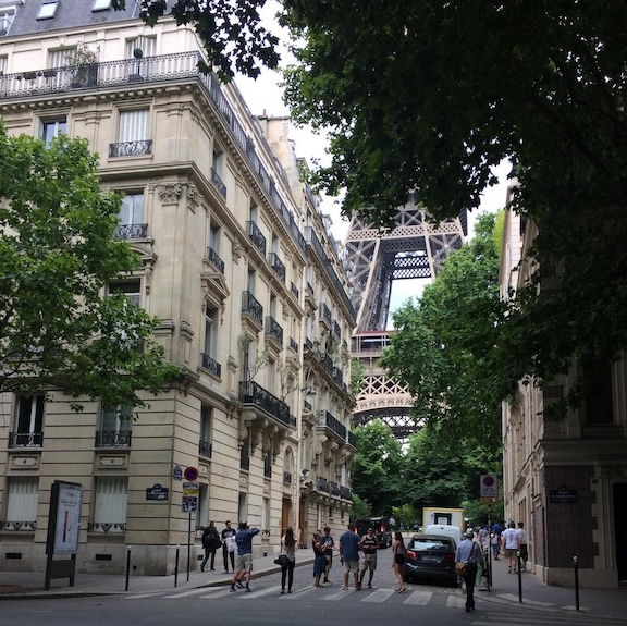 Eiffel Tower in a neighborhood